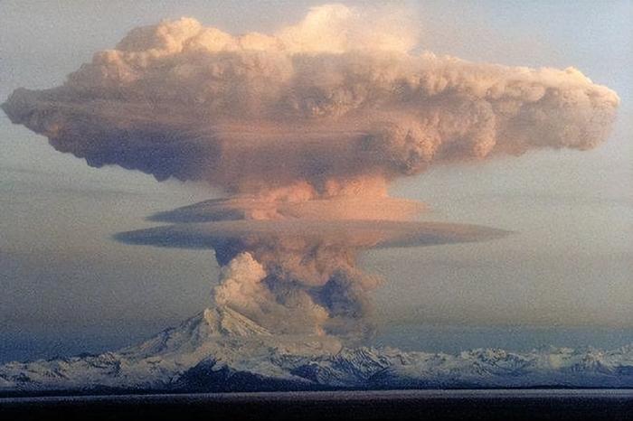 人類對它的認識最早來自於公元79年的維蘇威火山噴發,當時的歷史學家