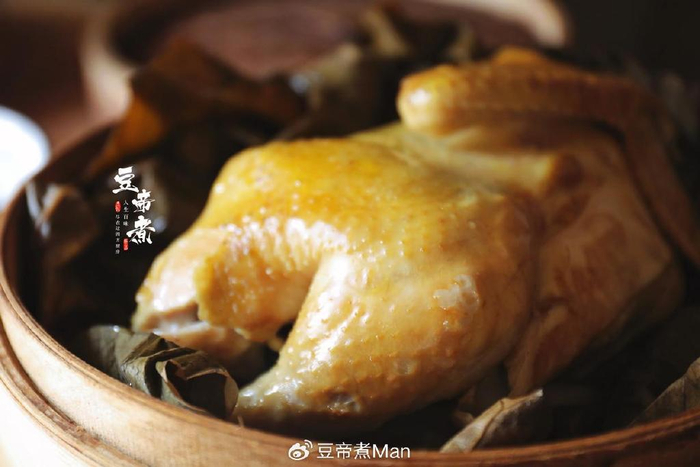 回顾一下20年前喜欢的荷叶鸡,那时一只10块,撕着吃感觉特香|荷叶鸡