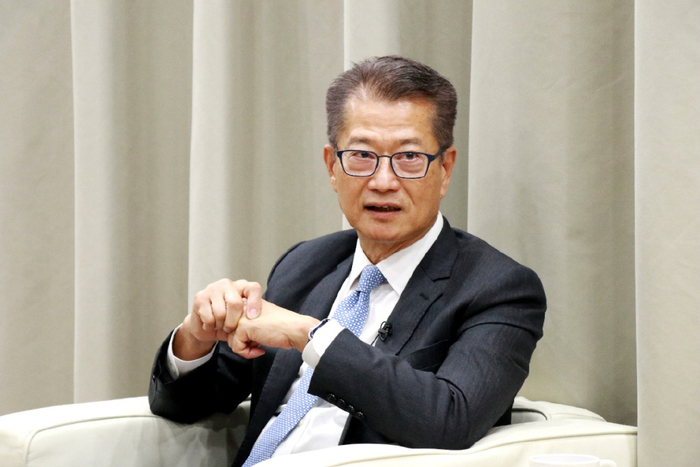 陈茂波不排除削减股票印花税选项丨香港一日