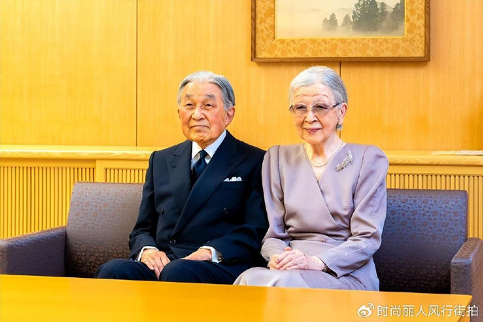 22岁爱子公主穿粉裙美翻了,不输佳子公主|雅子|日本皇室|皇后_新浪
