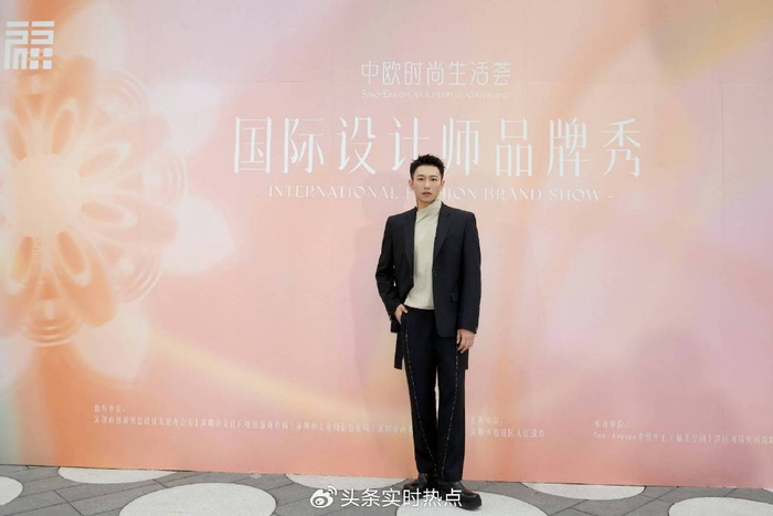 王森出席时尚活动 以生活理念展现"变化之美"|王森|时尚|演员_新浪