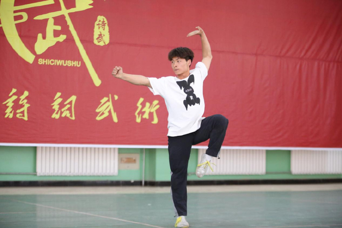 相信自己赢在未来石嘴山市第三中学高三学生考前心理素质拓展活动