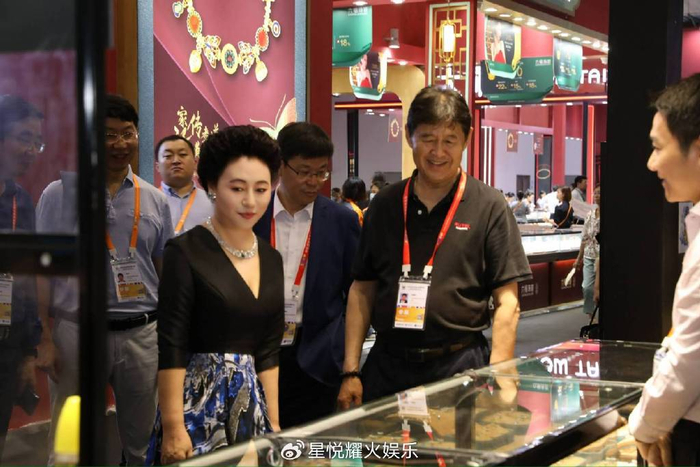 新生代新锐设计师,以及广东轻工职业技术学院师生的艺术珠宝作品参展