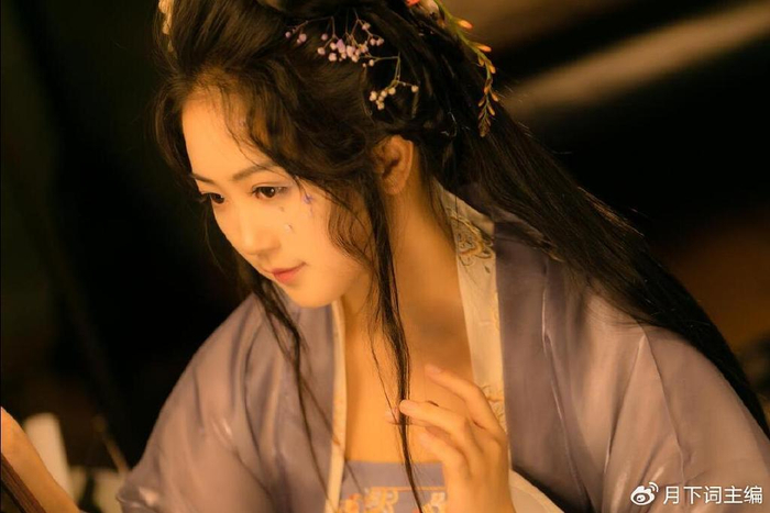 除了仙童刘海的传说外,"刘海"这一名称的由来还与古代儿童发式的演变