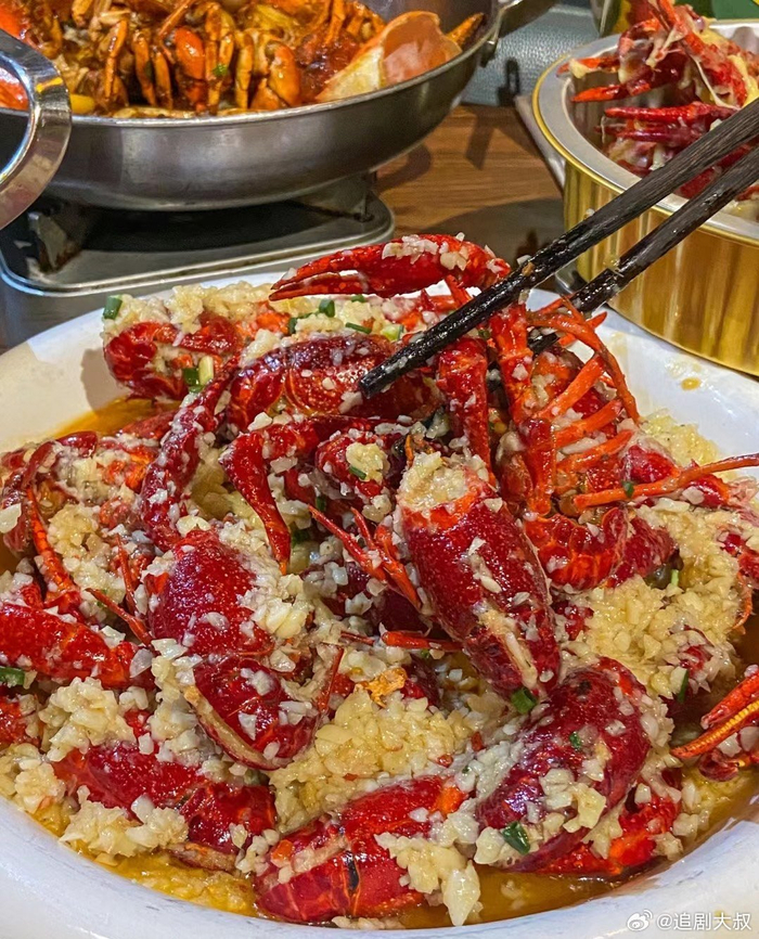 长沙人对小龙虾的热爱就像对这座城市的热爱一样深沉