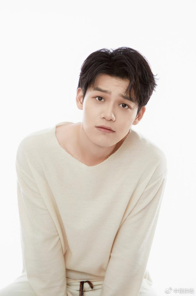 李泽铭凭借《小女不听将军令》爆火网络，演艺生涯再攀高峰|小女不听将军令|李泽铭|演艺_新浪新闻
