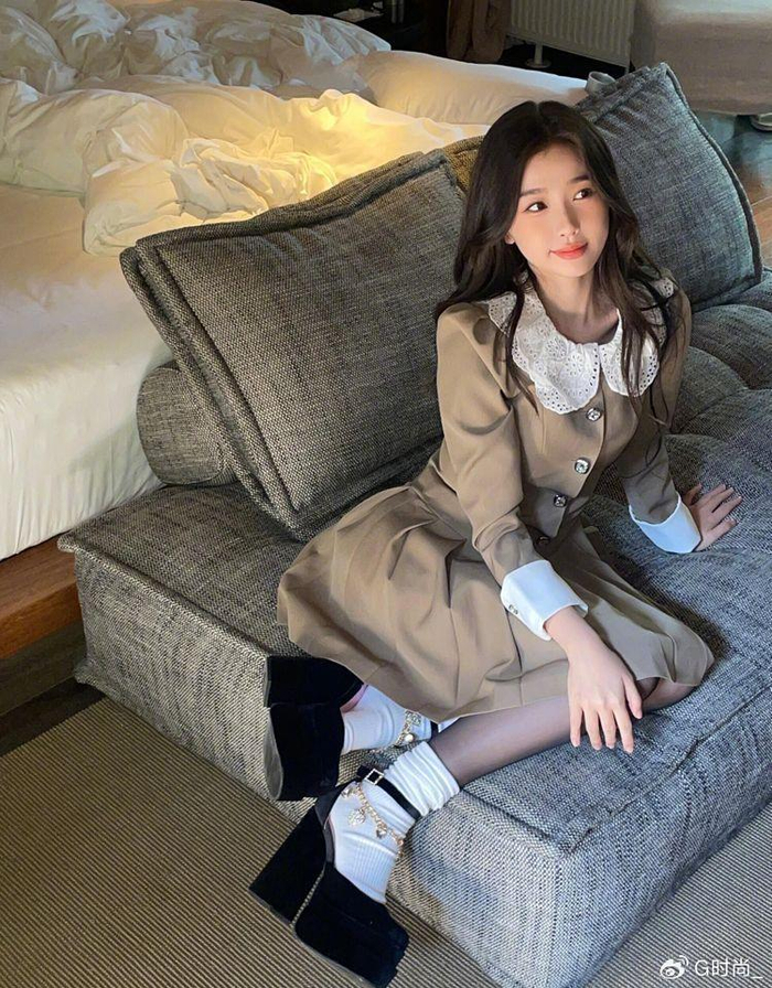 袜子裹裤脚高跟鞋白袜这些网红式穿搭毁了多少普通女孩