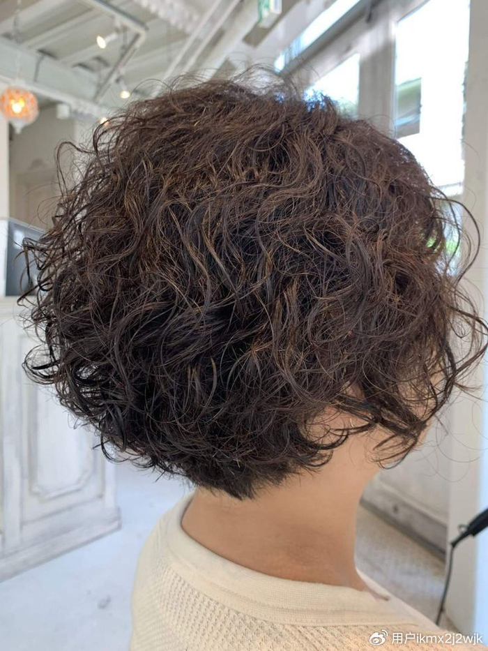 短发烫个全头卷,卷卷的蓬松还洋气,头发细软少的姐妹别错过