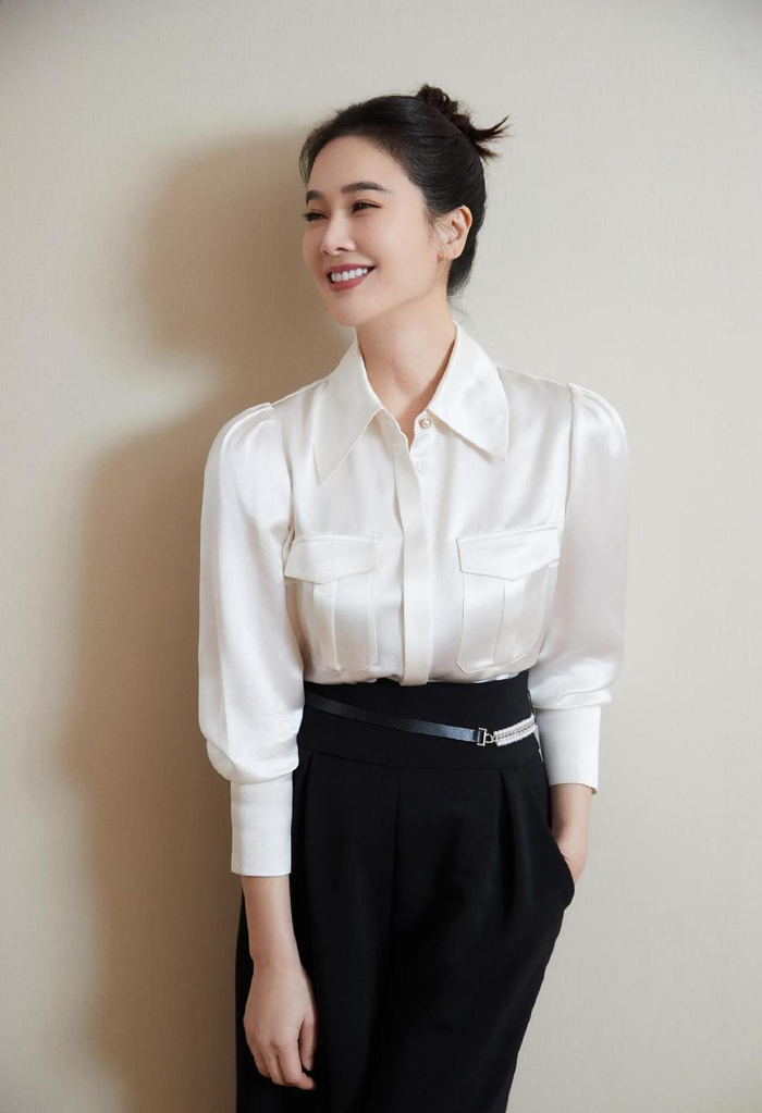 她越看越有魅力|左小青|陈道明|知性_新浪新闻