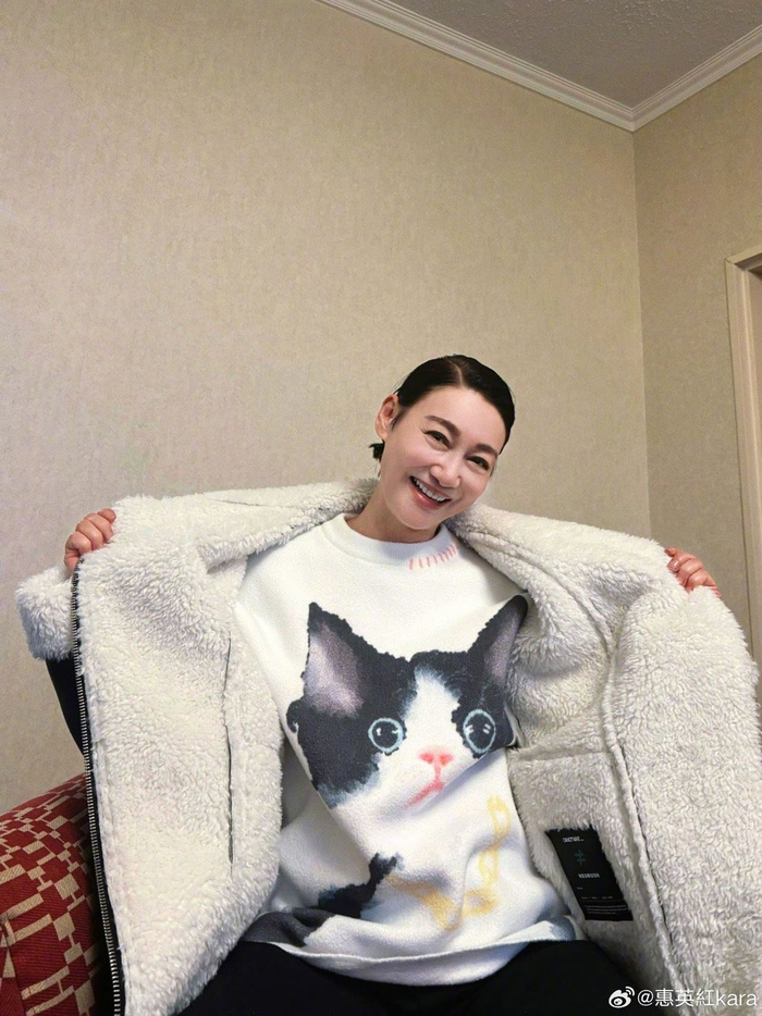 为红姐惠英红kara今日首映的新电影灿烂的她支持打call