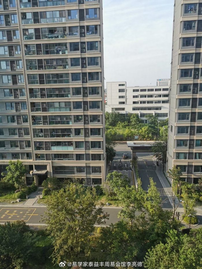 阳宅家居风水,先化外形煞,后调内五行,再看水气口,最后做飞星布局