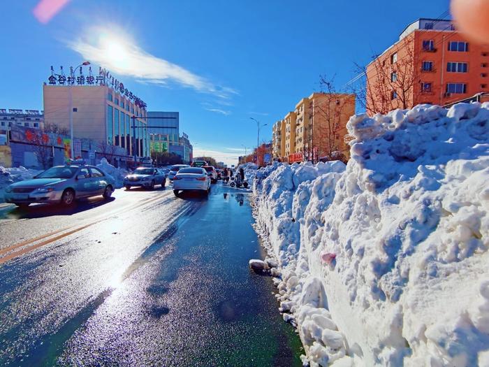 通辽市暴雪过后街路雪堆,原创拍摄