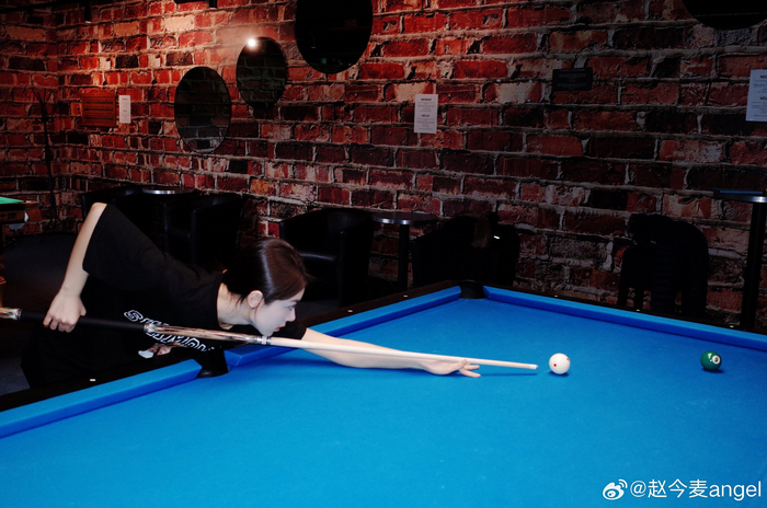 赵今麦台球训练照小果果有点帅啊