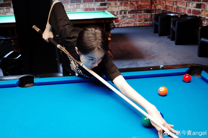 赵今麦台球训练照小果果有点帅啊