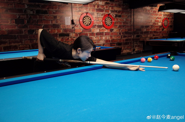 赵今麦台球训练照小果果有点帅啊