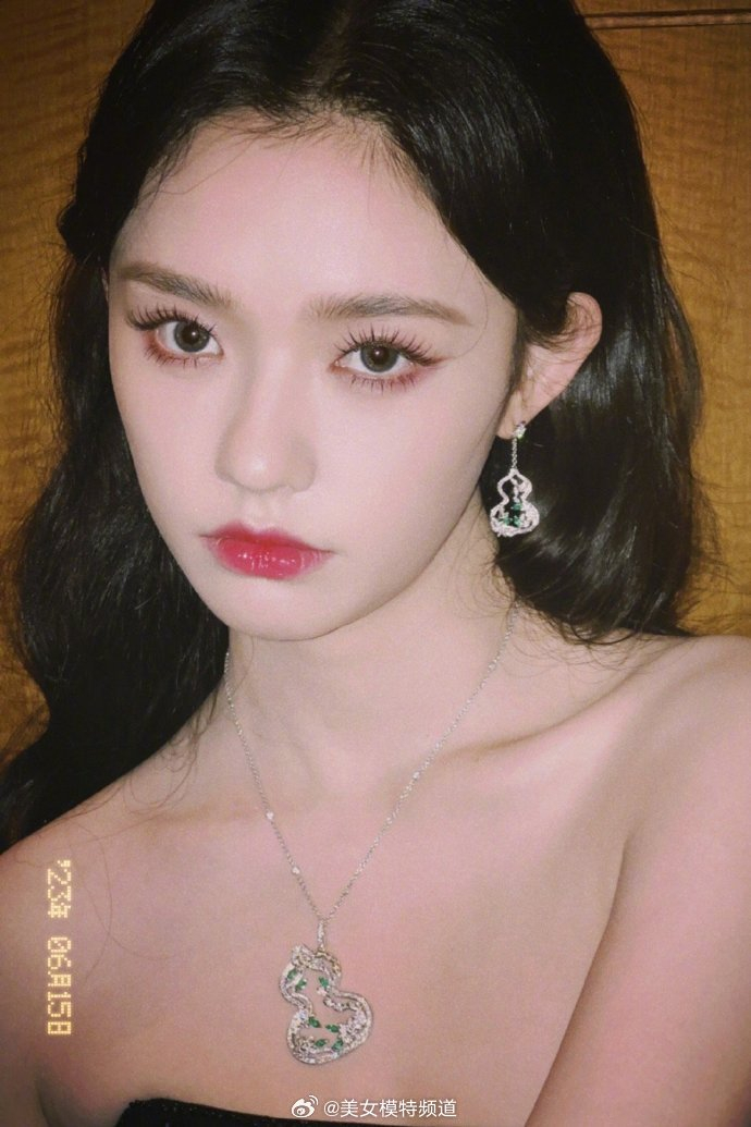 林允复古黑纱大片双眸动人眼神冷峻清冷氛围感十足