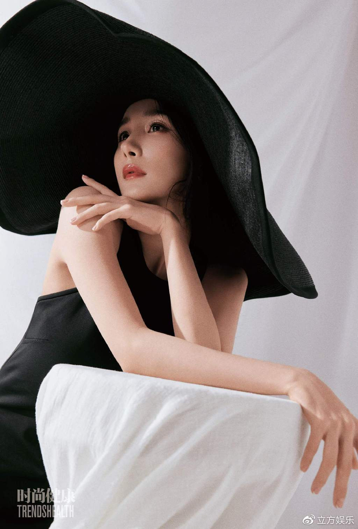 杨幂芭蕾裙造型宛如黑天鹅身材窈窕细腰诱人