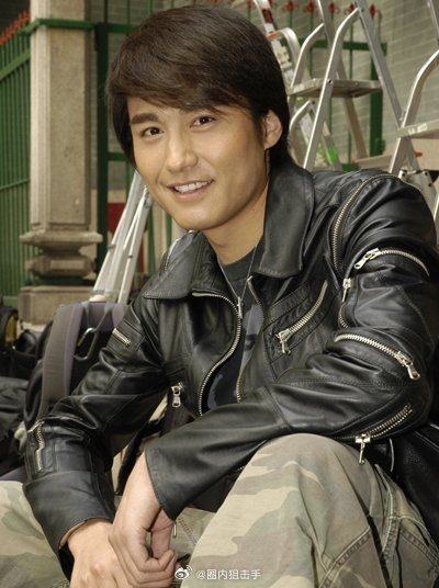 胡兵晒童年照,小时候也太可爱了吧,胡大哥也是很有幽默气息喽|胡兵