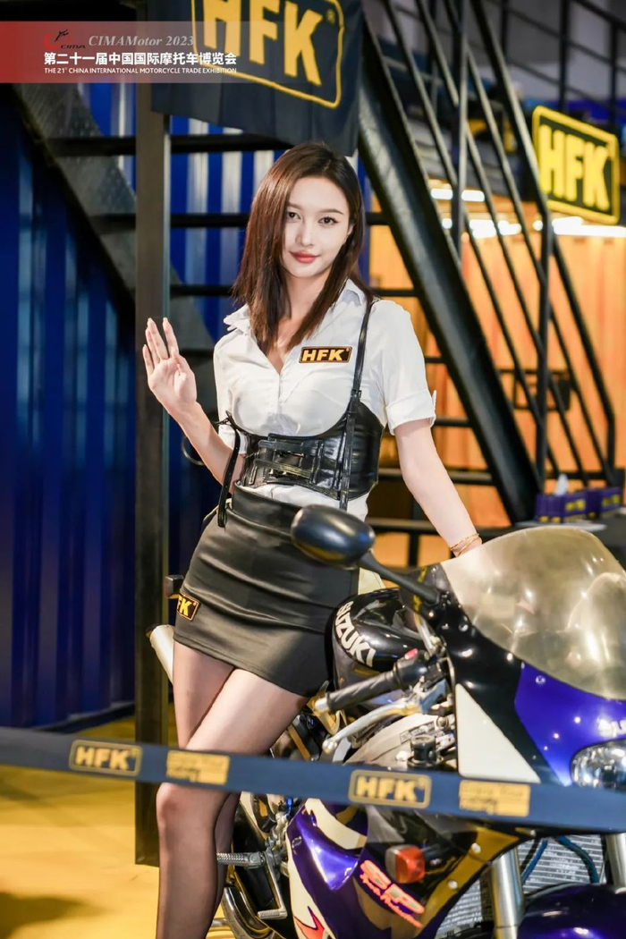 好看啊中国摩博会的那些车模们