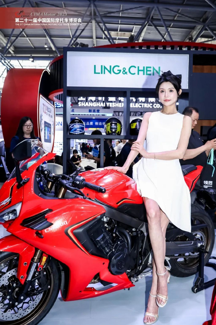 好看啊中国摩博会的那些车模们