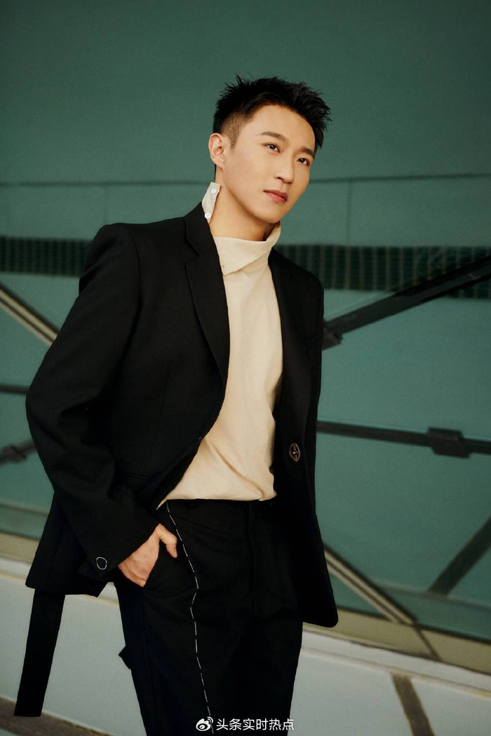 王森出席时尚活动 以生活理念展现"变化之美"|王森|时尚|演员_新浪