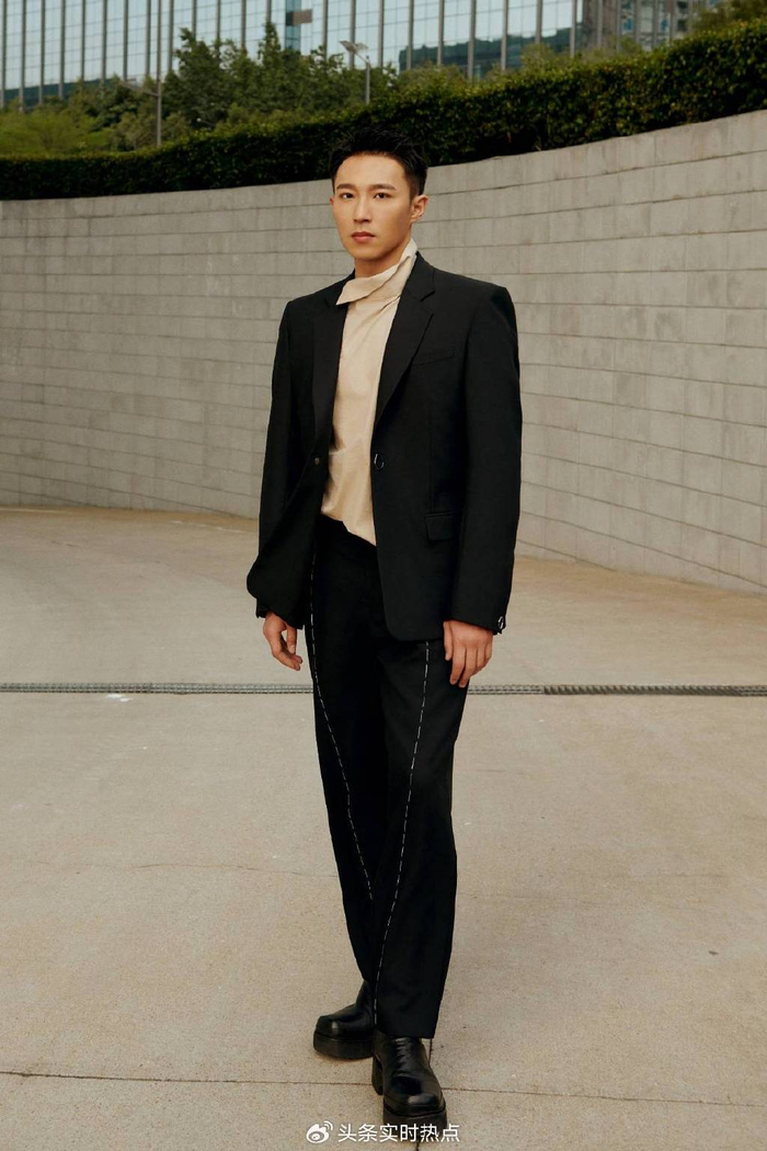 王森出席时尚活动 以生活理念展现"变化之美"