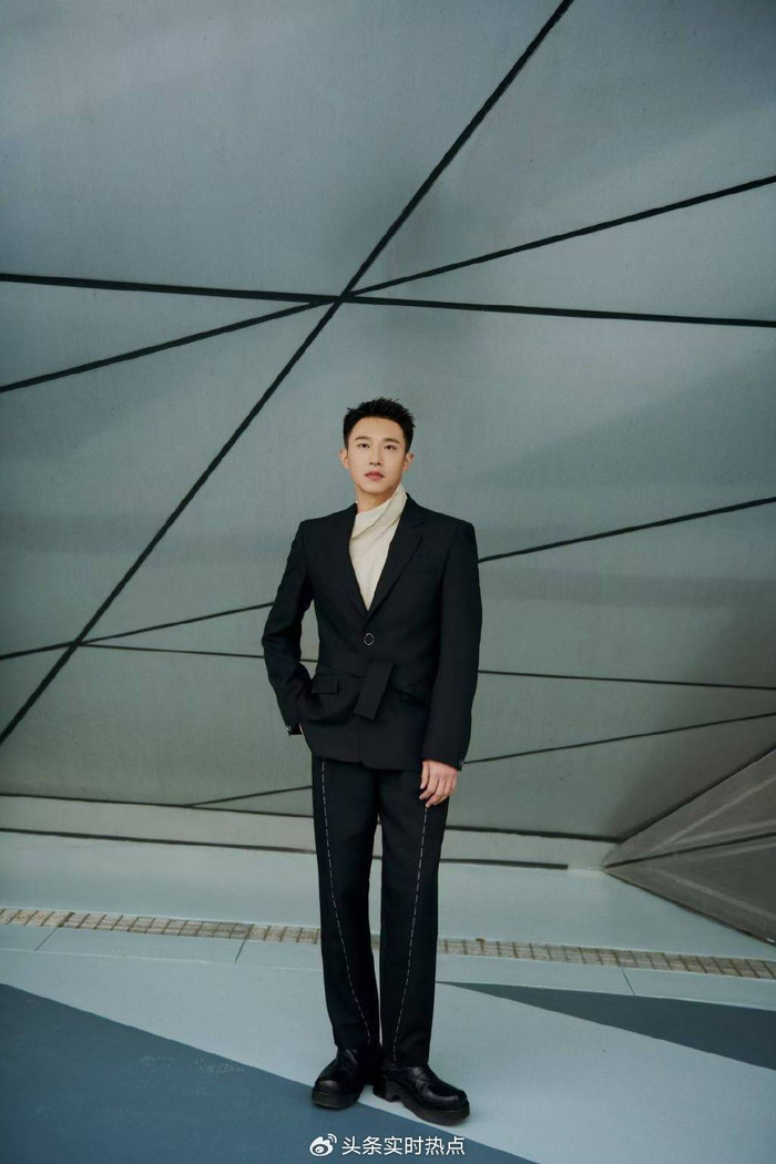 王森出席时尚活动 以生活理念展现"变化之美"|王森|时尚|演员_新浪