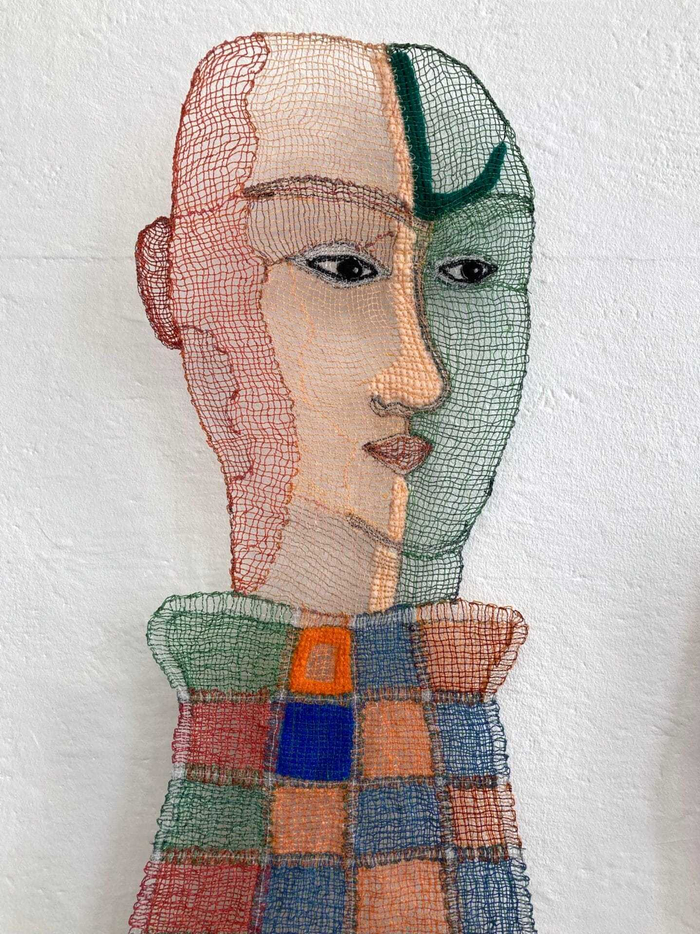 通过薄纱刺绣肖像描绘隐藏的思想和情感karolapezarro