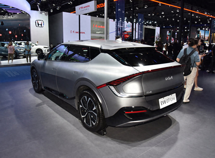 成都车展起亚ev6上市2828万元起步gt版卖4198万元贵不贵