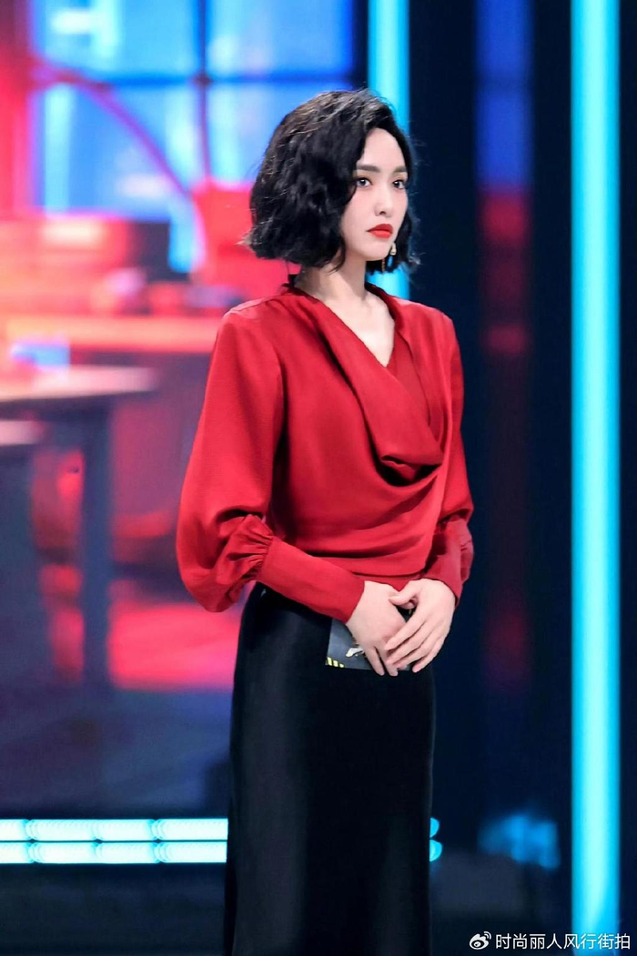 穿红衬衣女人味十足,气场却被高叶比下去|高叶|唐嫣|大嫂_新浪新闻