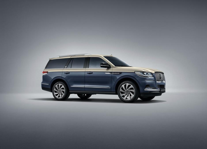 精装版的林肯领航员主打的就是一个美系车的百万优越感