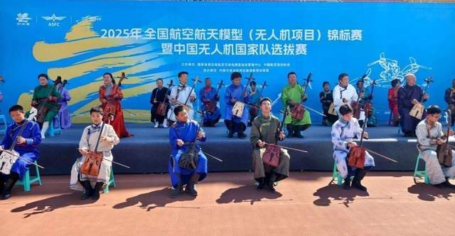 全国航空航天模型锦标赛暨中国无人机国家队选拔赛在阿拉善盟开幕
