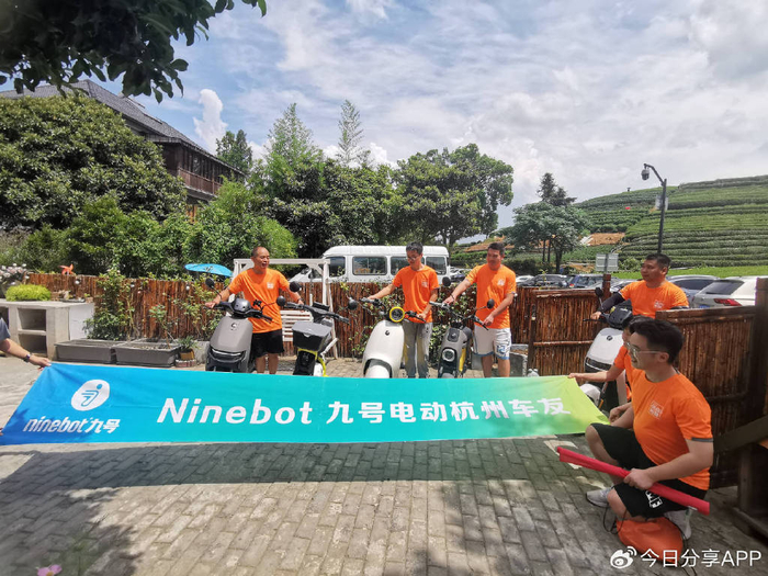 杭州长红传媒有梦想一起跑杭州市创业马拉松跑团跑进中国美院