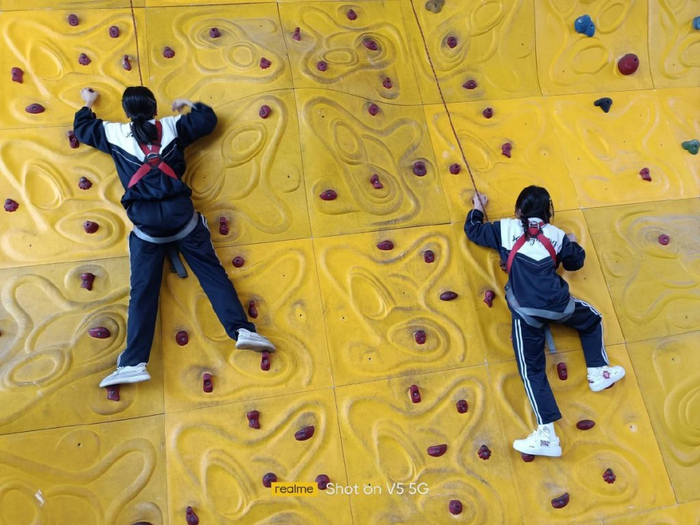 相信自己赢在未来石嘴山市第三中学高三学生考前心理素质拓展活动