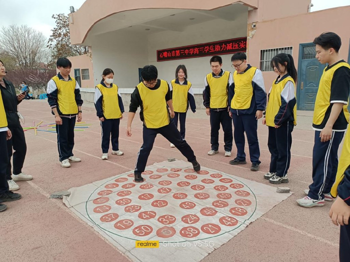 相信自己赢在未来石嘴山市第三中学高三学生考前心理素质拓展活动