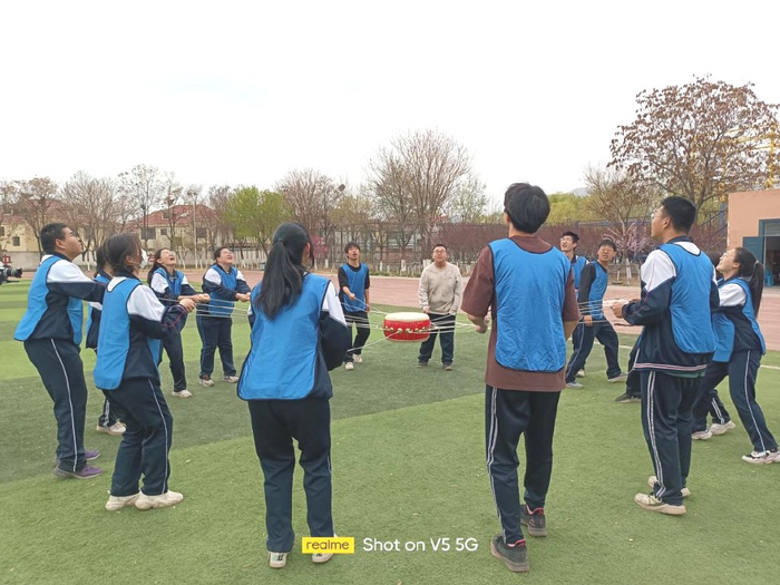 相信自己赢在未来石嘴山市第三中学高三学生考前心理素质拓展活动