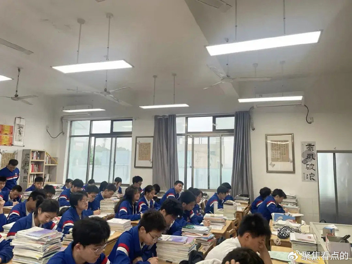长沙财经学校第十六届校园读书节之班级文化建设评比