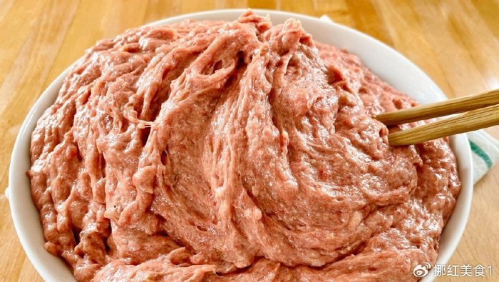 卖的氽肉丸子筋道爽滑一口爆汁记住3个配方比例在家也能复刻
