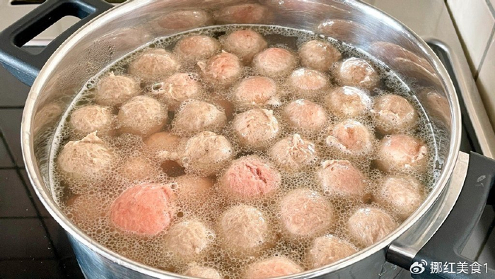 氽牛肉丸子做法,我还上传了详细的视频菜谱,要想更加直观的学习,可点