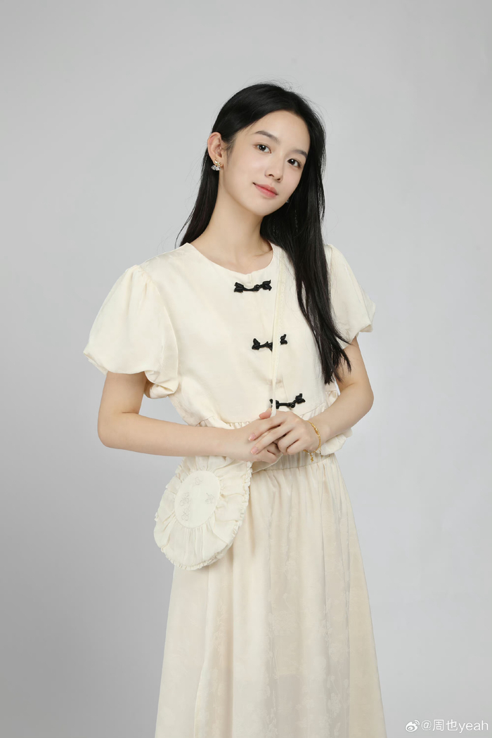 《很想很想你》新剧热播,@周也yeah 剧中造型引发