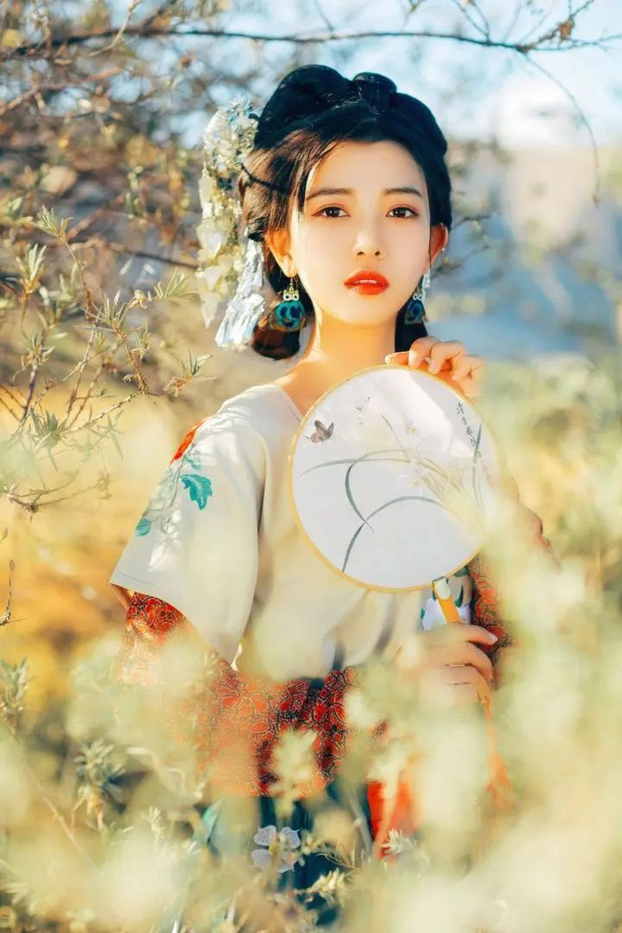 解放剪刀手试试这16个手部拍照姿势轻松好拍又好看