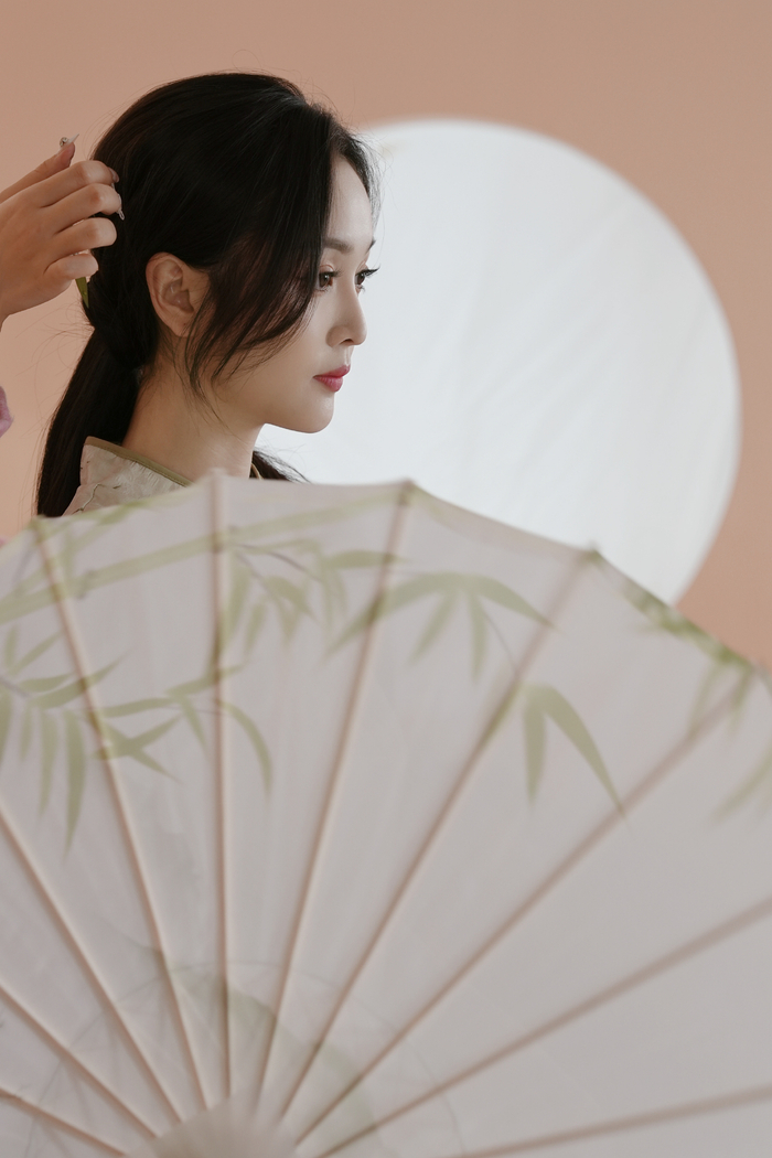 吴宣仪新中式妆容好漂酿半扎发不要太温柔哦