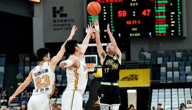 轰38 17,广厦双子星大爆发!第3外援起神效|瑟斯|篮下|篮板_新浪新闻