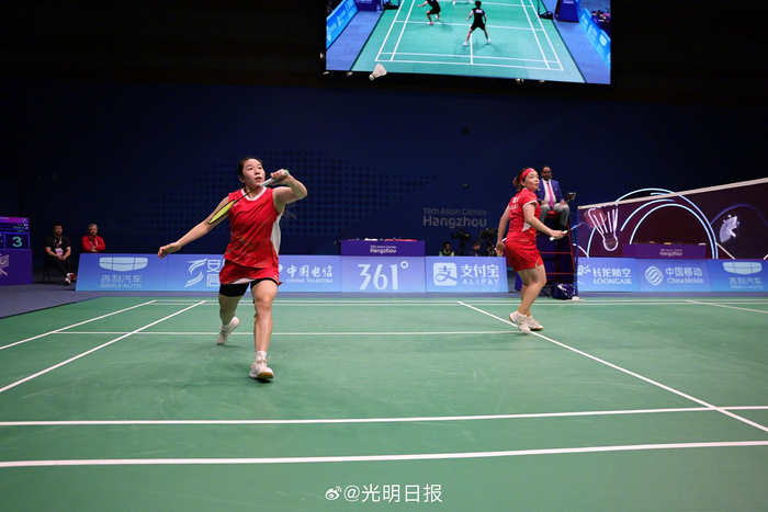 陈清晨贾一凡夺金__财经头条