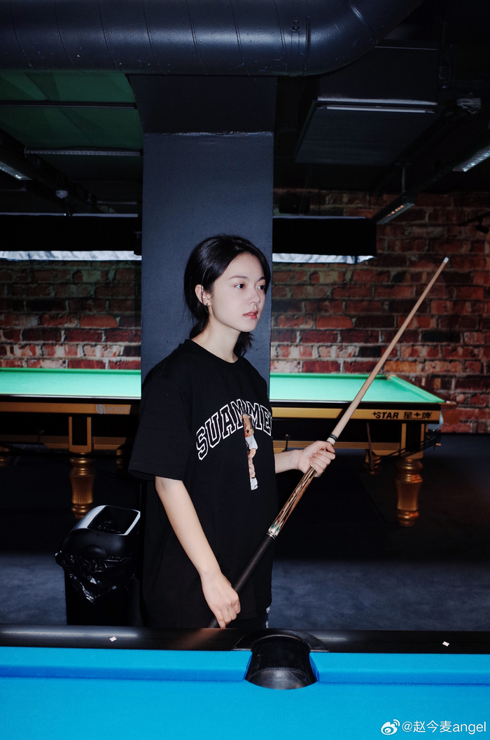 赵今麦台球训练照小果果有点帅啊