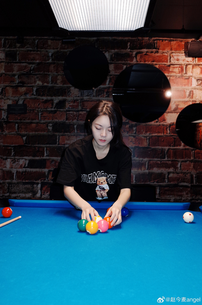 赵今麦台球训练照小果果有点帅啊