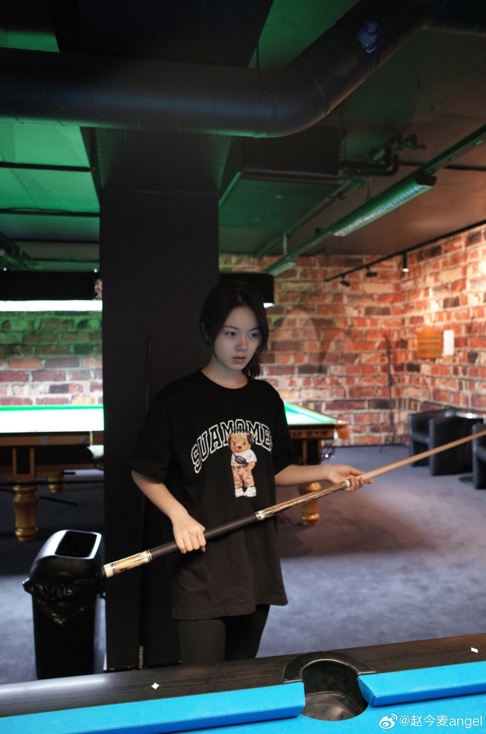 赵今麦台球训练照小果果有点帅啊