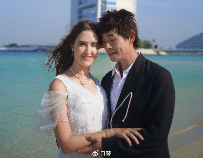 55岁黄品源官宣再婚喜讯,迎娶俄罗斯钢琴家美女,郎才