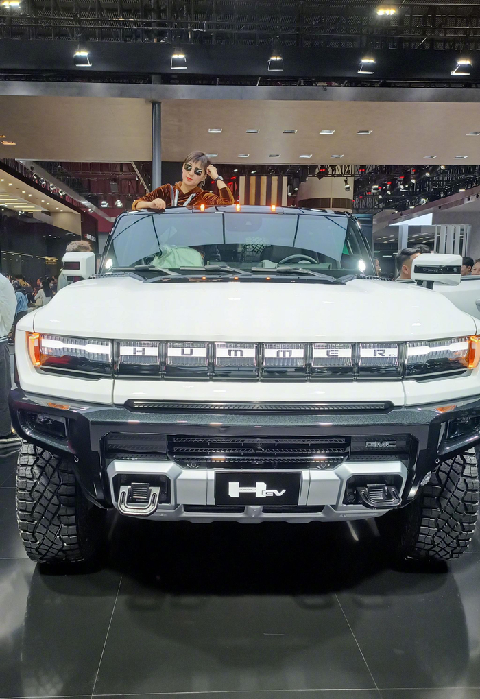 悍马ev无论从外观还是到内饰设计上都无可挑剔