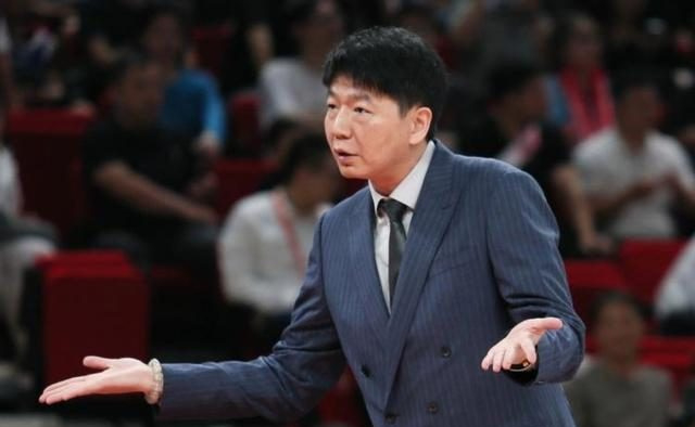 新疆两连败邱彪质疑判罚裁判就差穿上新疆球衣了